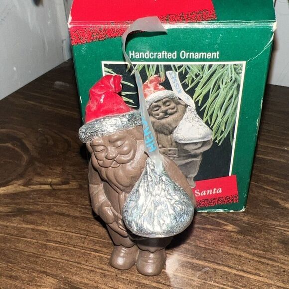 Hallmark Christmas Ornament A KISS From Santa Excellent In Original Box - Picture 1 of 6
